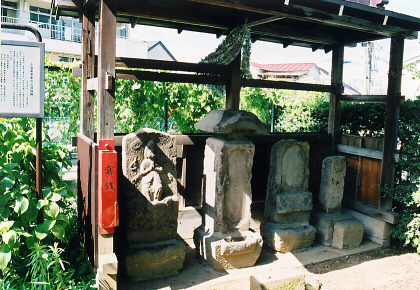 小袋庚申堂の石造物群の写真