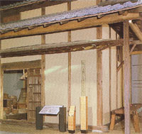 志茂の「水塚」の母屋の実物大復元模型写真